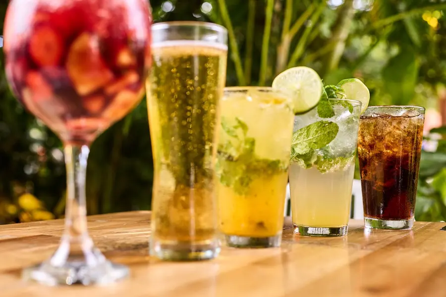 Sangría, cerveza, limonadas y gaseosa